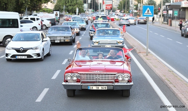 Kayseri'de klasik otomobil rüzgarı esti!