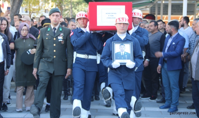 Trafik kazasında hayatını kaybeden teğmen toprağa verildi!