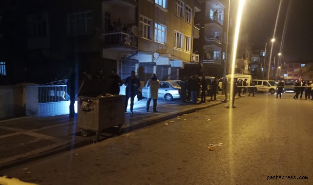 4 emniyet personelini bıçakla yaralayan şahsı etkisiz hale getiren polislerin duruşması başladı!