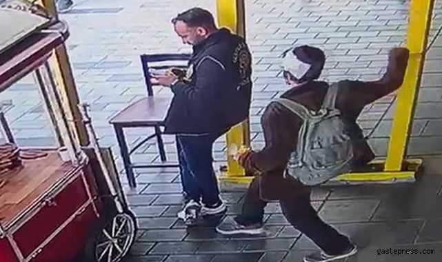 İstiklal Caddesi’nde polise bıçaklı saldırı!