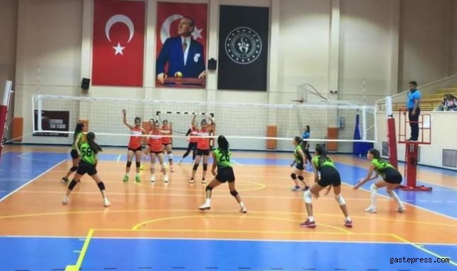 Kayseri’de voleybol kadınlar alt yaş kategorilerine rekor katılım!