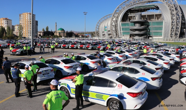 Kayseri İl Emniyet Müdürlüğü'ne 244 araç, düzenlenen törenle teslim edildi