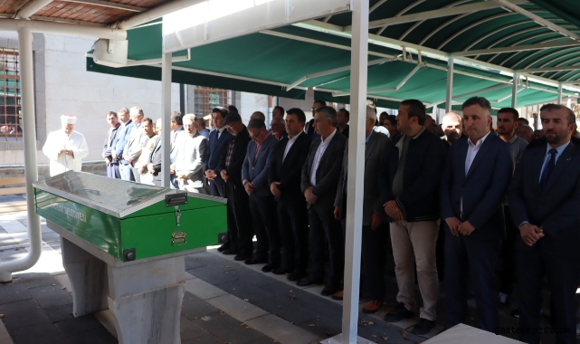 Kazada hayatını kaybeden öğretmen toprağa verildi!