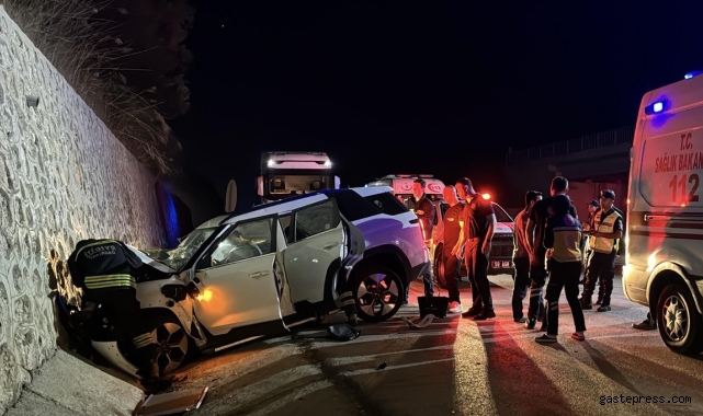 Tekirdağ'da istinat duvarına çarpan cipteki 2 doktor öldü, 2 doktor yaralandı!