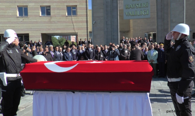 Vefat eden eski bakan için Kayseri’de tören düzenlendi!