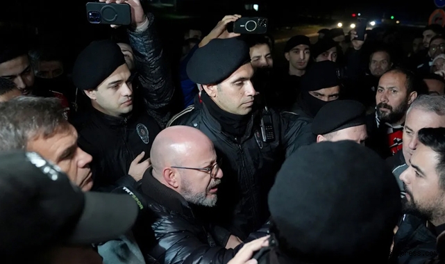 Beşiktaşlı taraftarlardan, siyah-beyazlı takıma İstanbul dönüşünde tepki!