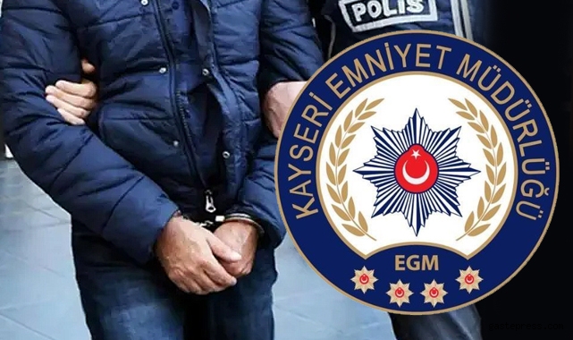 Kayseri'de 11 ruhsatsız silah ile 4 kilo kaçak tütün yakalandı!