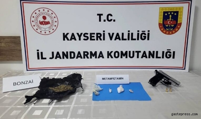 Şüphe üzerinde durdurulan araçtakilerden uyuşturucu çıktı!
