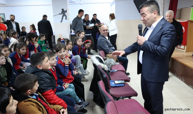 Başkan Metin’den öğrencilere hediye yağmuru!