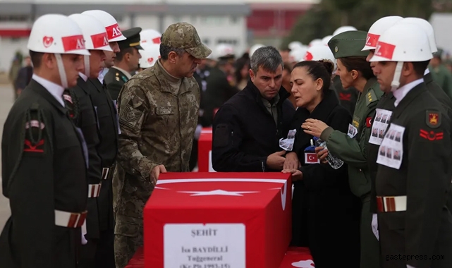 Isparta'da helikopter kazasında şehit olan askerlerin cenazeleri memleketlerine uğurlandı!