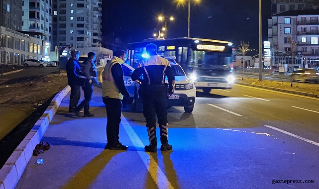 Kamyonetin çarptığı kadın hayatını kaybetti!