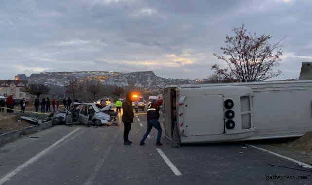 Nevşehir'de otomobille çarpışan öğrenci servisi devrildi: 24 yaralı!