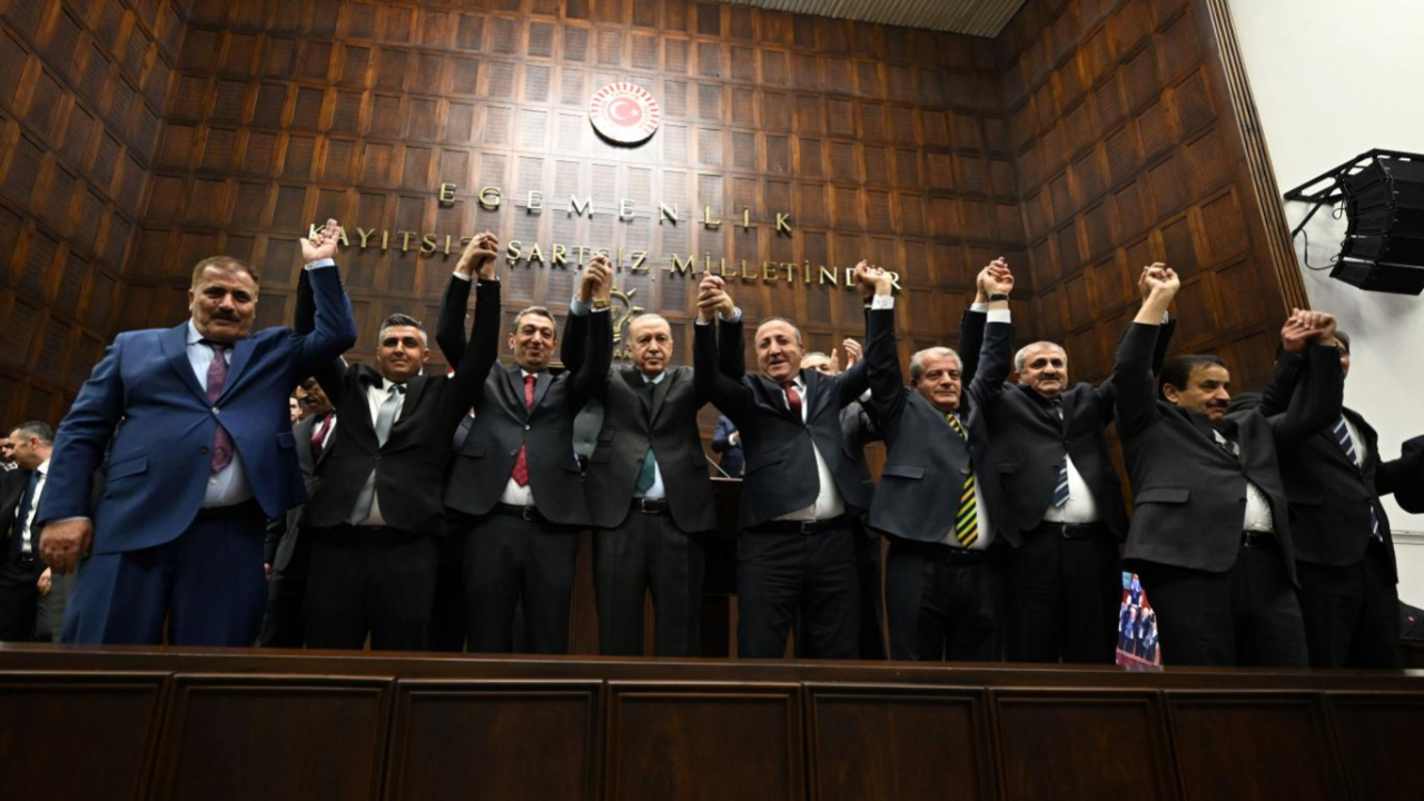 10 belediye başkanı AK Parti'ye katıldı!