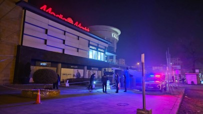 Forum AVM'nin bahçesindeki kavga kanlı bitti: Anne ve 2 kızı bıçaklandı!