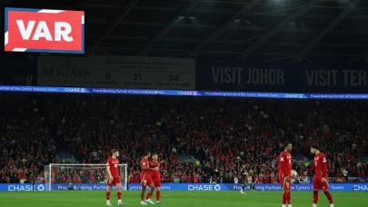 İtalya Serie A'da VAR kararı: Pozisyonlar dev ekranlarda!