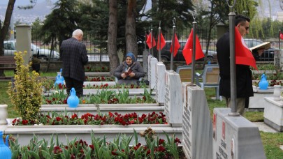 Şehit evlatlarıyla bayramlaştılar!