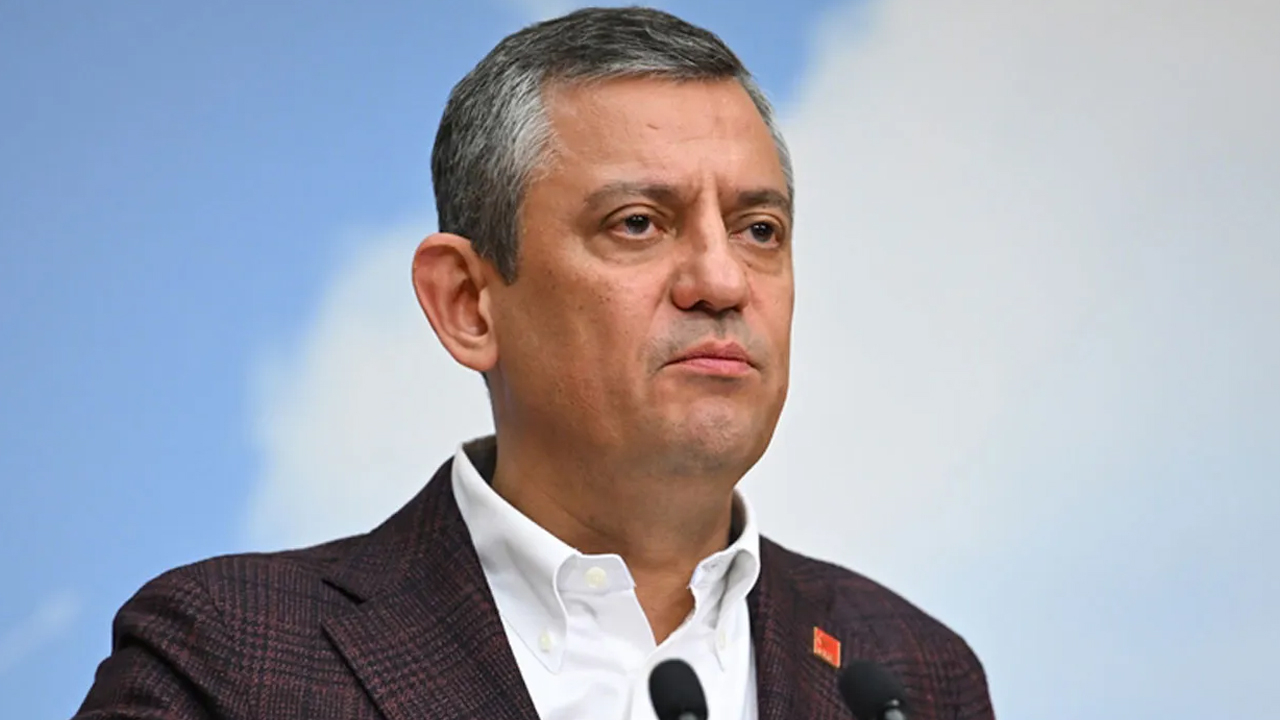 CHP Genel Başkanı Özel, partinin eski genel başkanlarını kurultaya davet etti!