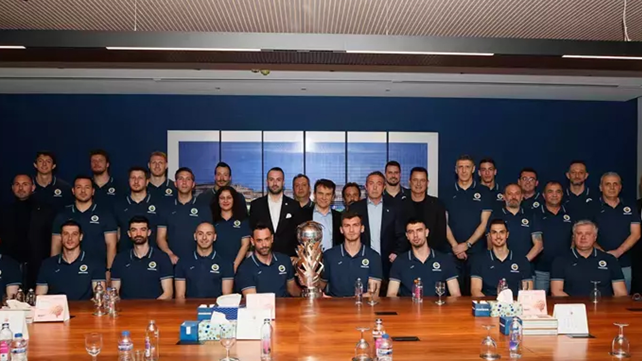 Ali Koç'tan Fenerbahçe Medicana'ya Övgü: "Bu Takıma Sevinmek Yakışıyor!"