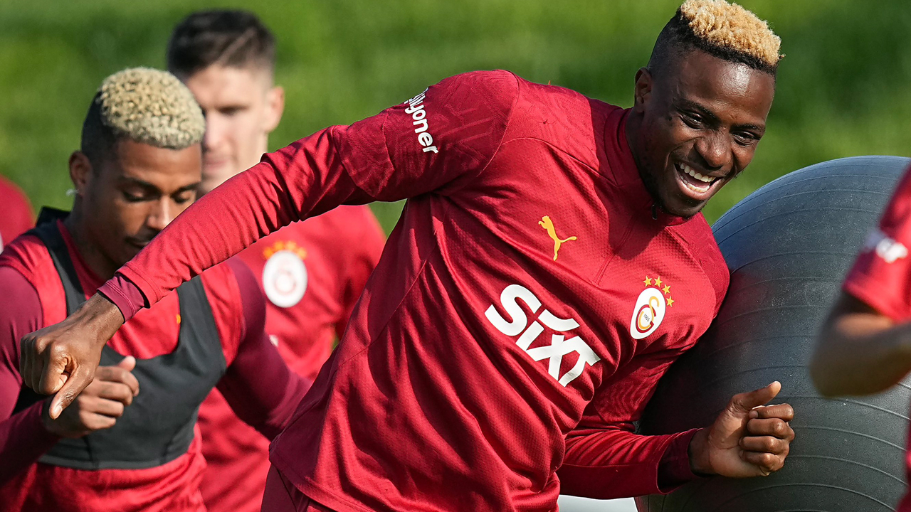 Galatasaray'da 2 futbolcu forma giyemeyecek!