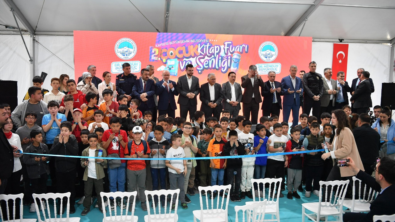 Büyükşehir'in Çocuk Kitap Fuarı ve Şenliği başladı!