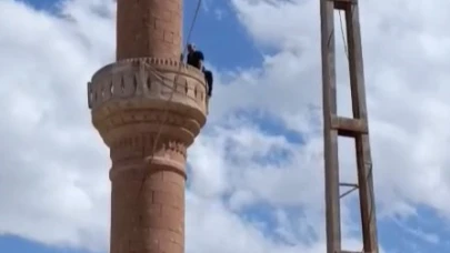Minareye çıkarak atlamak istedi!