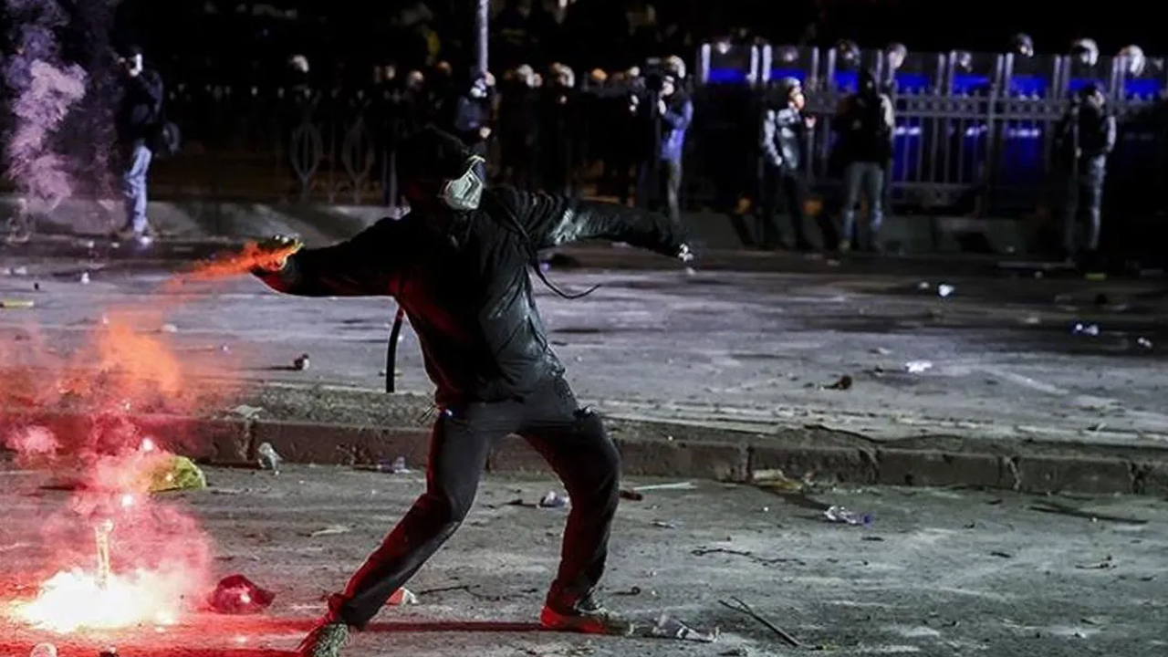 İstanbul'da izinsiz gösterilere katılan 49 sanık hakim karşısına çıktı!