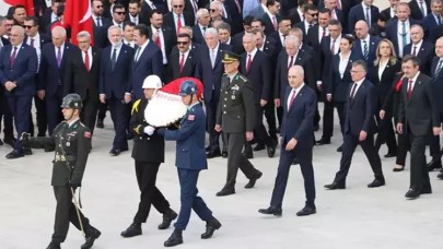 TBMM Başkanı Kurtulmuş ve devlet erkanından Anıtkabir'e ziyaret