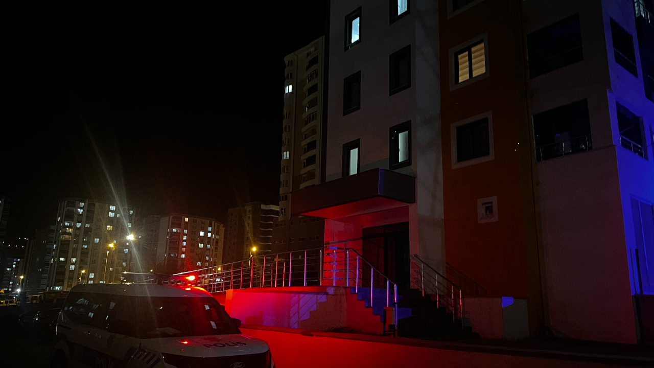 Kayseri'de elinde bıçakla yere düştüğü iddia edilen kadın ağır yaralandı!