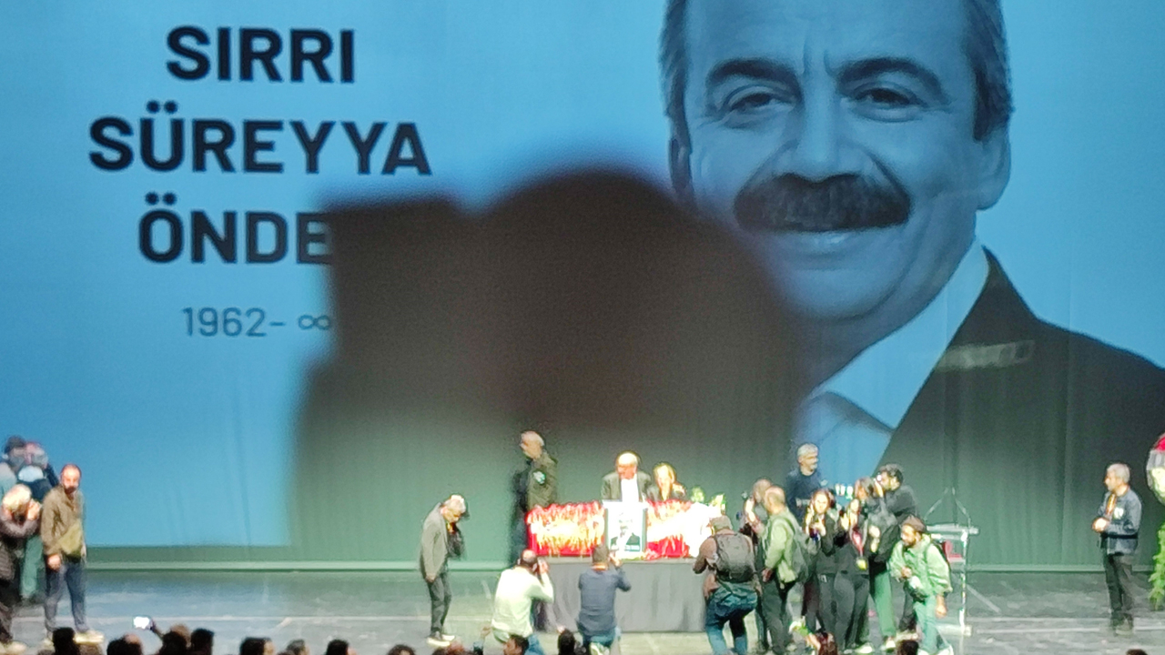Sırrı Süreyya Önder için Atatürk Kültür Merkezi’nde tören düzenlendi!