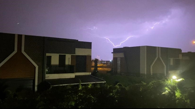 Kayseri'de şimşekler geceyi aydınlattı!