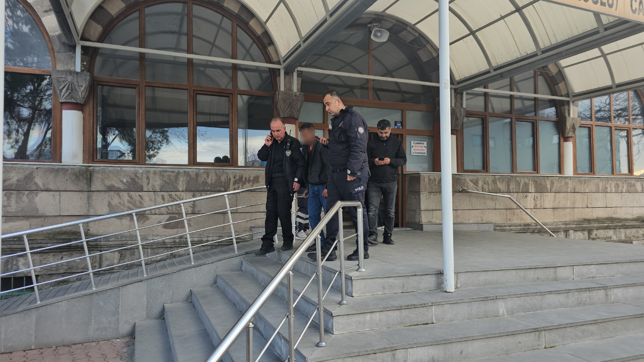 Minareden intihar girişimini polis engelledi!