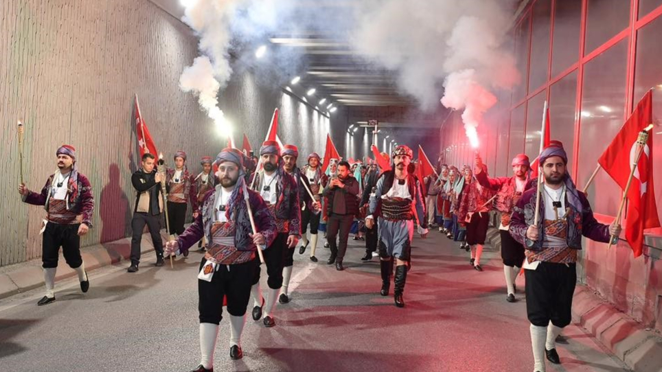 Başkan Büyükkılıç, 19 Mayıs Fener Alayı’nda gençlerin coşkusuna ortak oldu!