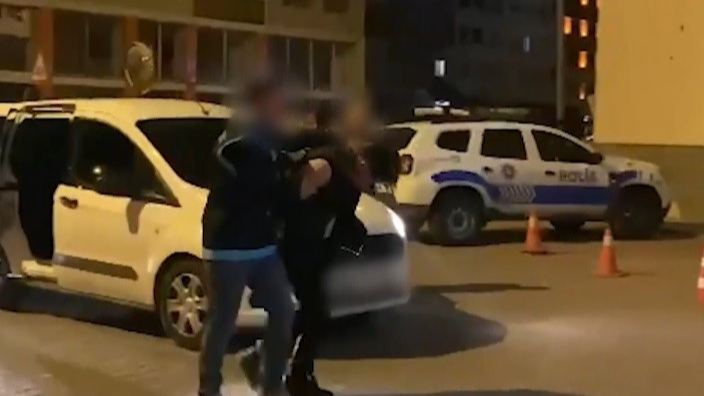 Silahlı gasp yaptılar, 60 kişilik özel ekiple yakalandılar!