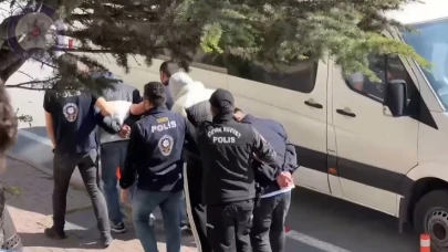 Zararlı yazılım kullanarak 156 kişiyi 3.5 milyon dolandıran 11 kişi yakalandı!