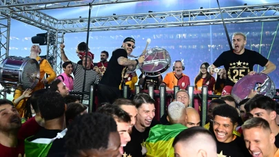 Galatasaray'lı futbolcular şampiyonluğu doyasıya kutladı!