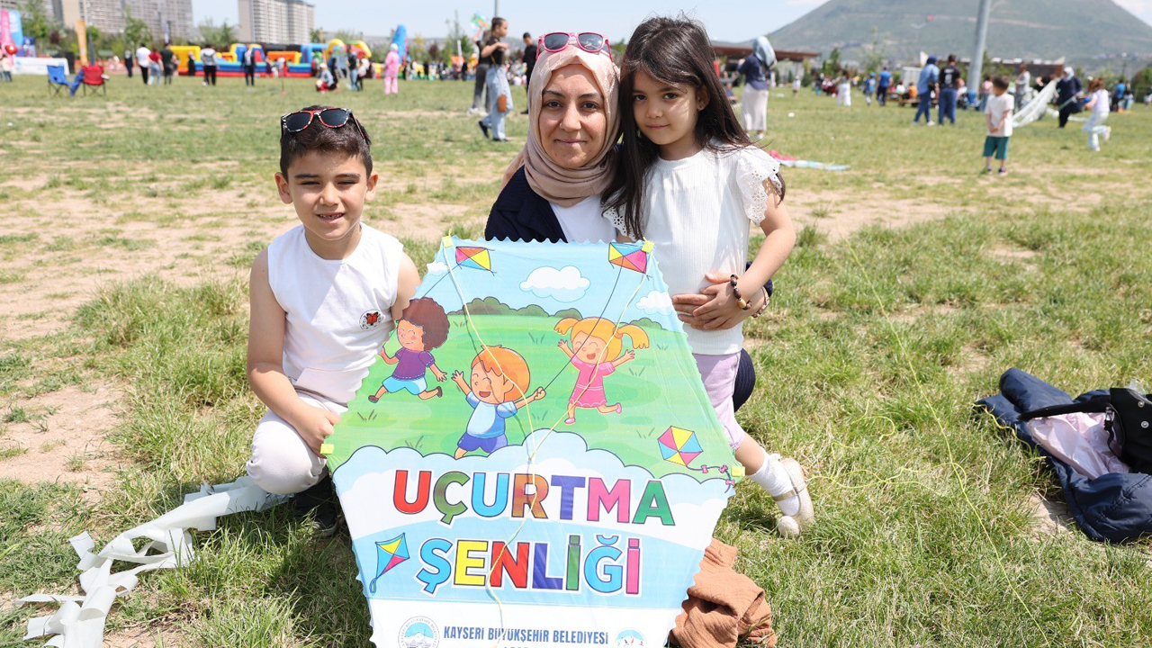Büyükşehir, baharın renklerini uçurtmalarla gökyüzüne yansıttı!
