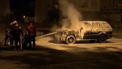 Park halindeki Range Rover yandı!