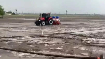 Dolu yağışı ekili alanlara zarar verdi!