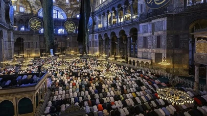 Bayram namazı saat kaçta kılınacak? Diyanet İşleri Başkanlığı açıkladı 2025 il il Kurban Bayramı namaz vakitleri!