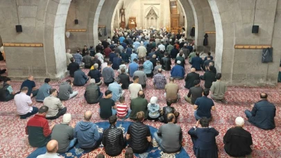 Kayseri’de Bayram Namazı’nda camiler doldu!