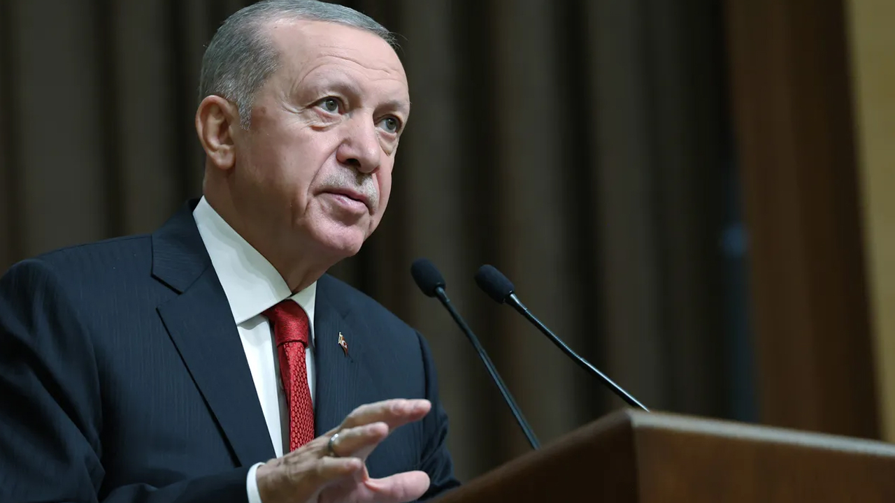Erdoğan AK Parti teşkilatlarını uyardı, CHP'ye yüklendi! Üç, beş belediye çıkışı...