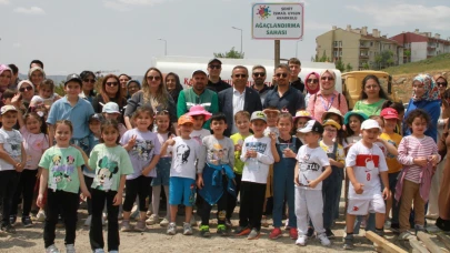 Anaokulu öğrencileri 500 fidan dikti!