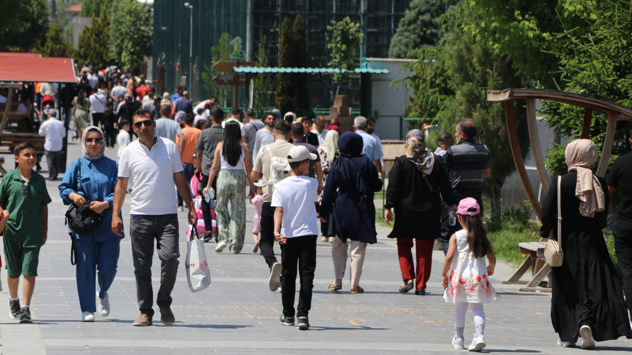 Kayseri Hayvanat Bahçesi'nde bayram yoğunluğu; 65 bin ziyaretçi!