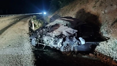 Yolcu otobüsü ile otomobil çarpıştı: 1 ölü, 8 yaralı!