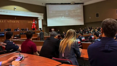 Ekrem İmamoğlu 'dua ettim' dedi eşi Dilek İmamoğlu ve Özgür Özel böyle izledi!
