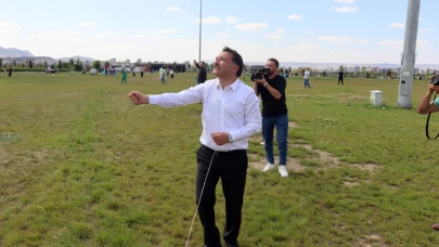 Vali Çiçek uçurtma uçurdu, bağımlılıkla mücadelede kararlılık mesajı verdi!