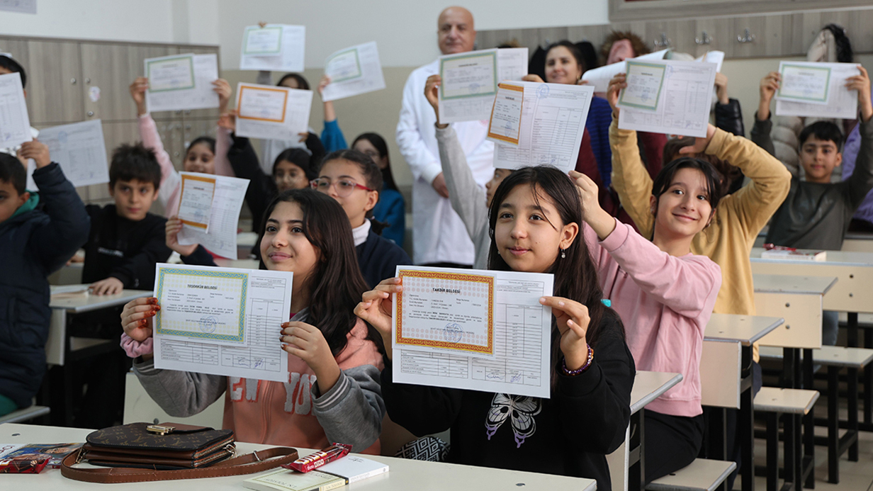 Yaklaşık 20 milyon öğrenci yarın yaz tatiline girecek!