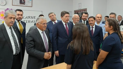 Elitaş’tan Genç Belediye Başkan Adayına İlginç Uyarı: “Hiç Talip Olma, Orası Memduh Bey İçin 30 Yıl Kapalı”