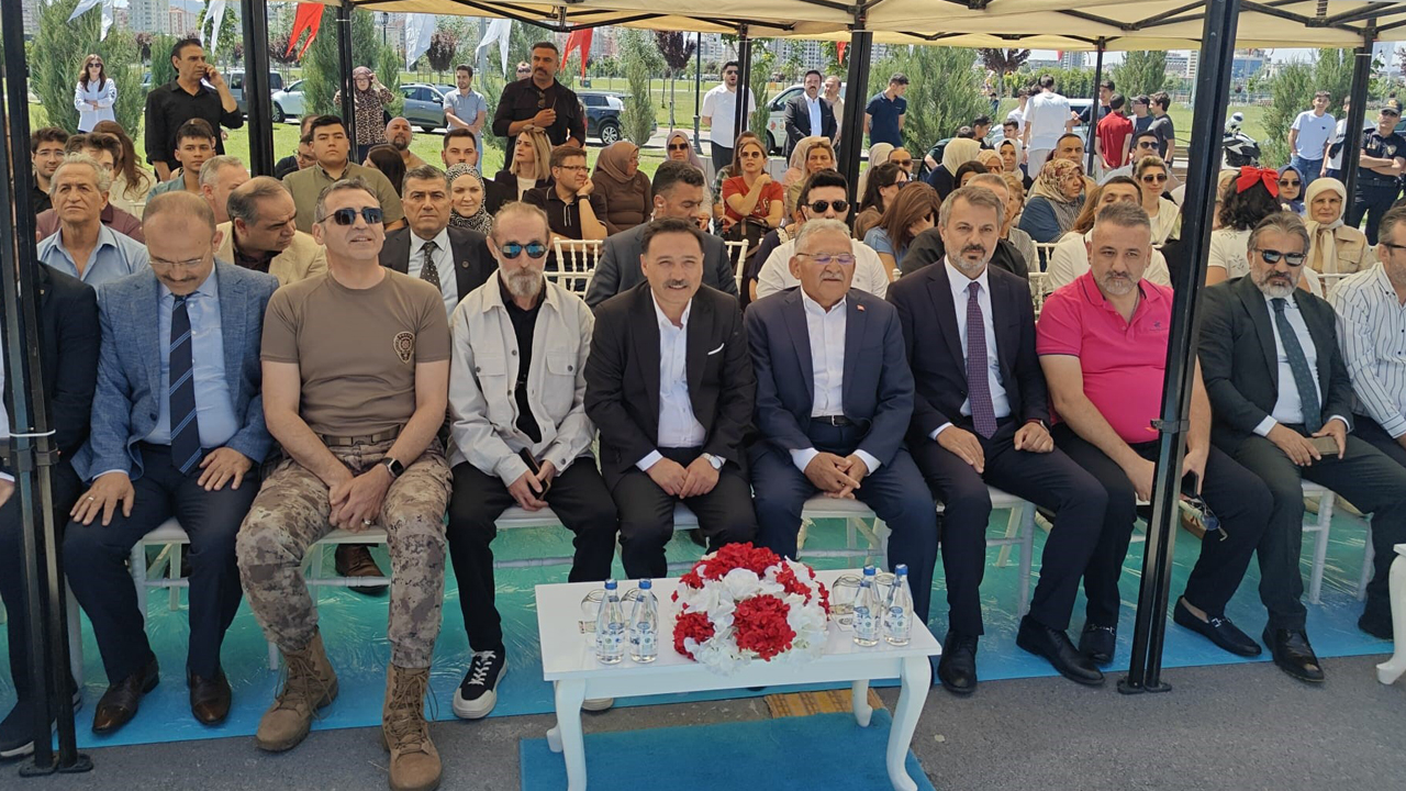 Bu sergide eserlerin kokusu misafirleri karşıladı!
