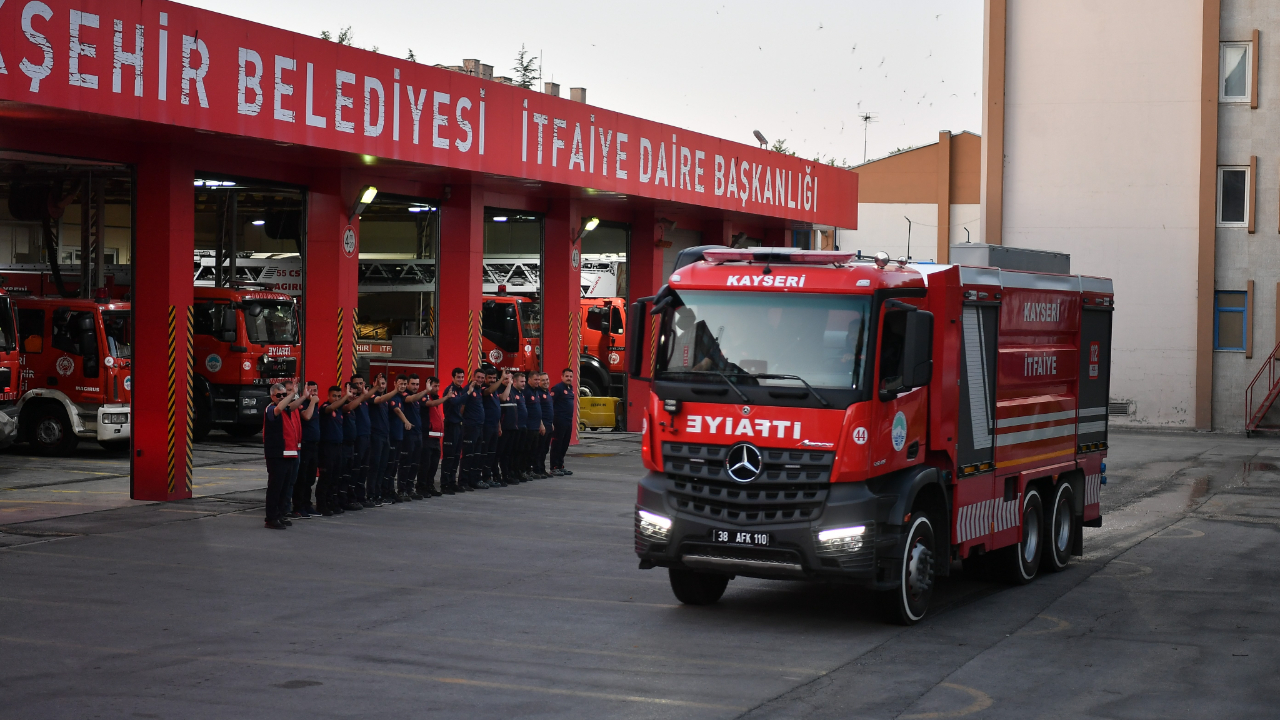 Kayseri itfaiyesi yangınla mücadele için Manisa'ya gitti!
